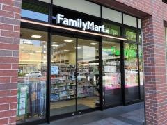 ファミリーマート　福岡六本松駅前店