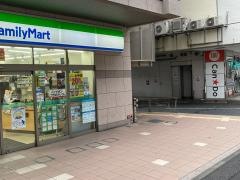 ファミリーマート　上大岡駅前店