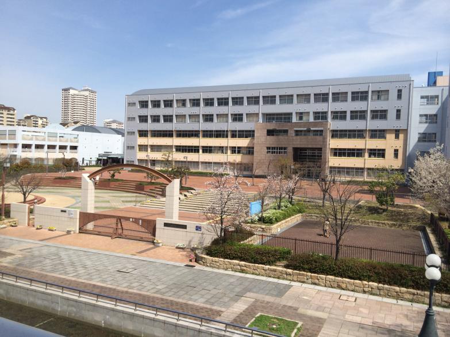 六甲 アイランド 高校