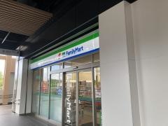 ファミリーマート　近鉄桑名駅改札外橋上店