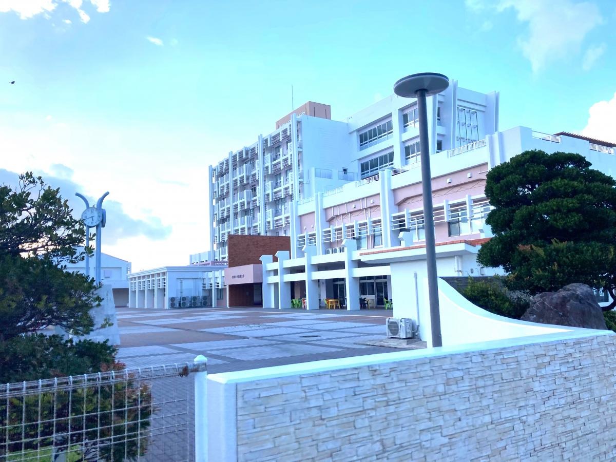 沖縄女子短期大学