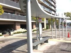 「精華町役場(東)」バス停留所