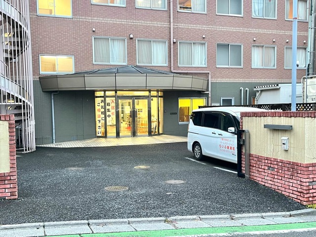 ホームステーション らいふ東浦和の施設入口外観